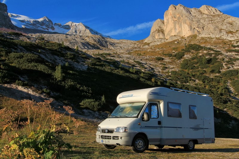 Abrahamka in mladež v Dolomitih - metlca